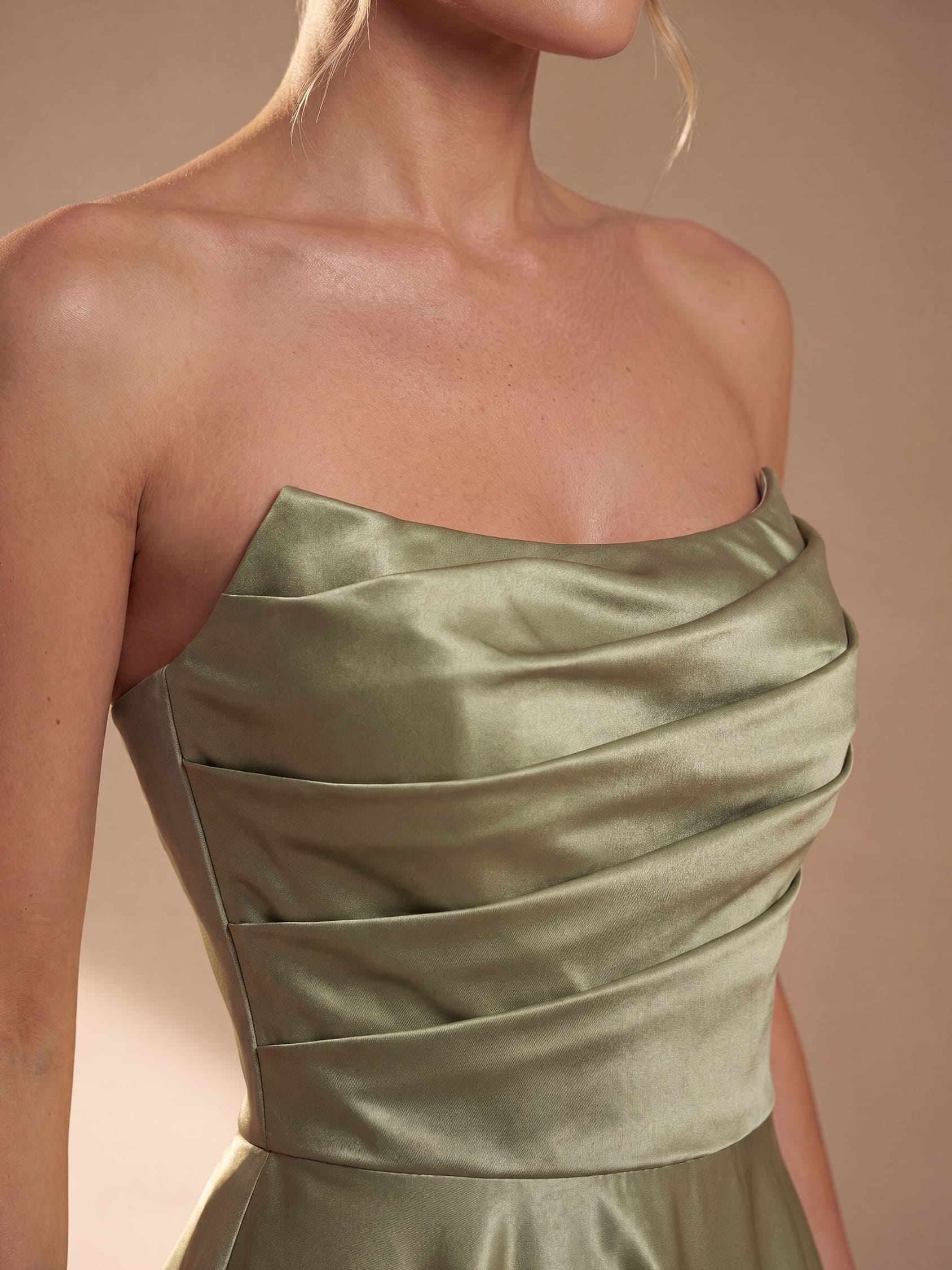 Vestido Largo Mezzaluna de Gala con Corsé Drapeado — Viaestilo