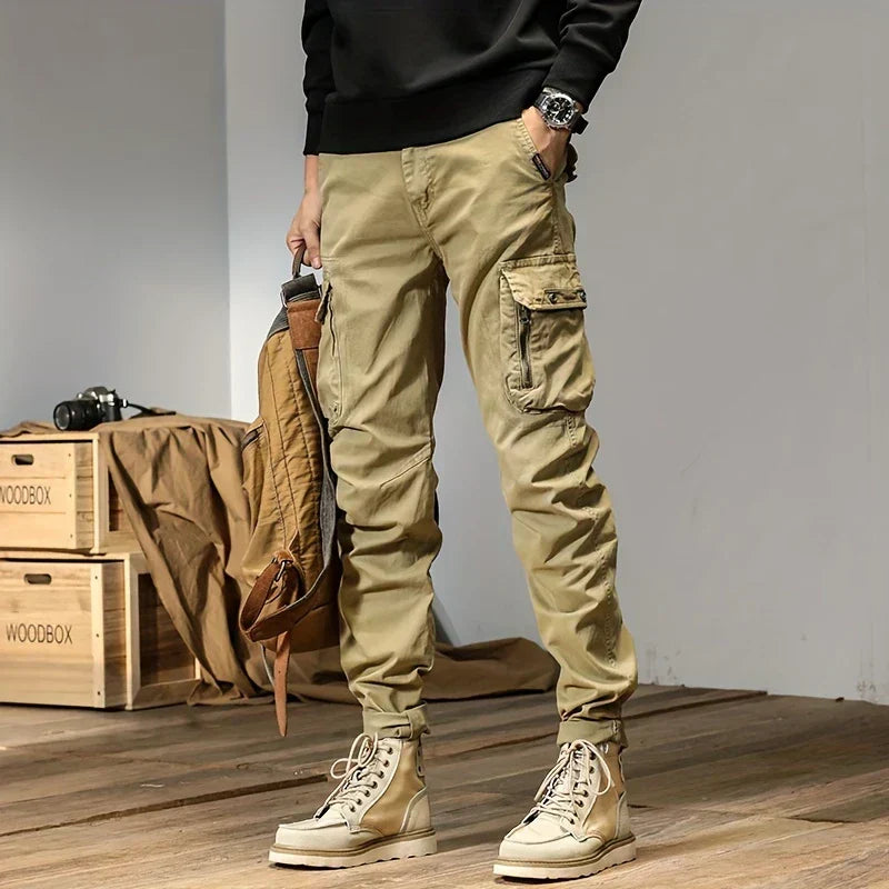 Pantalón Cargo Jogger Slim con Bolsas Múltiples — Viaestilo
