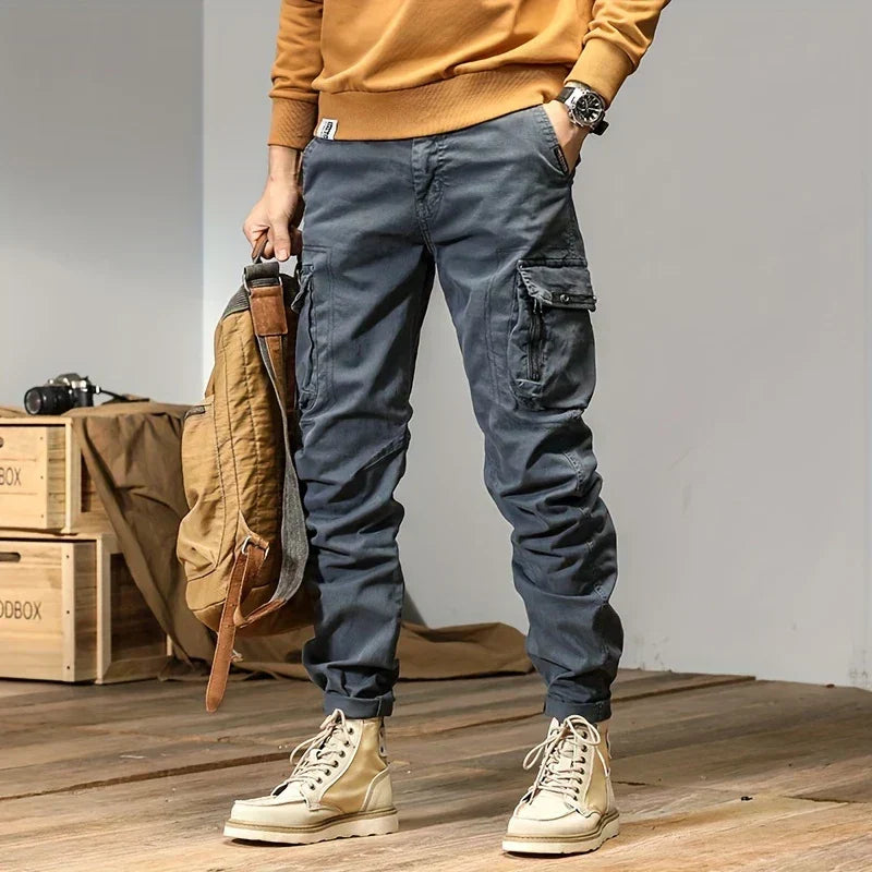 Pantalón Cargo Jogger Slim con Bolsas Múltiples — Viaestilo