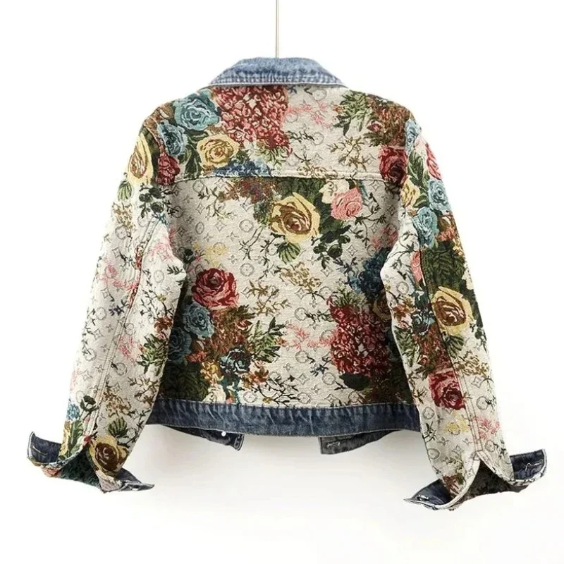 Chamarra de Mezclilla Crop con Parches Florales — Viaestilo