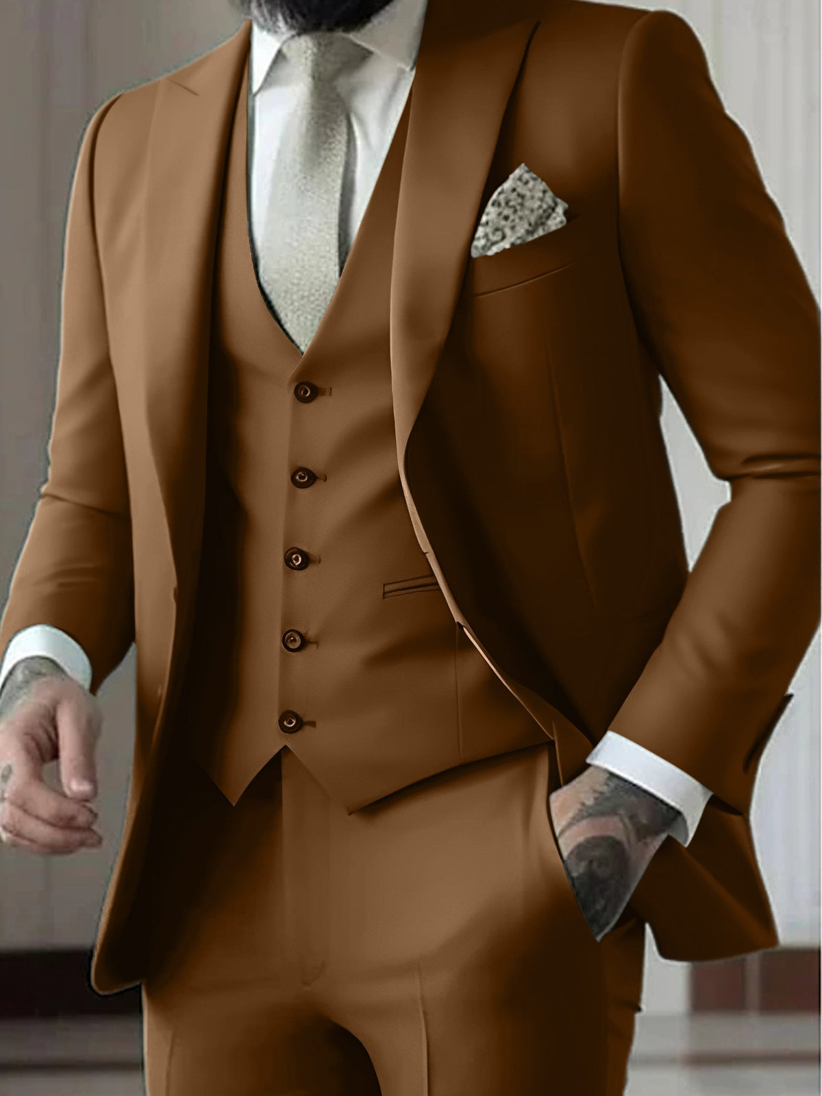 Traje Tres Piezas con Chaleco y Solapa de Pico — Viaestilo