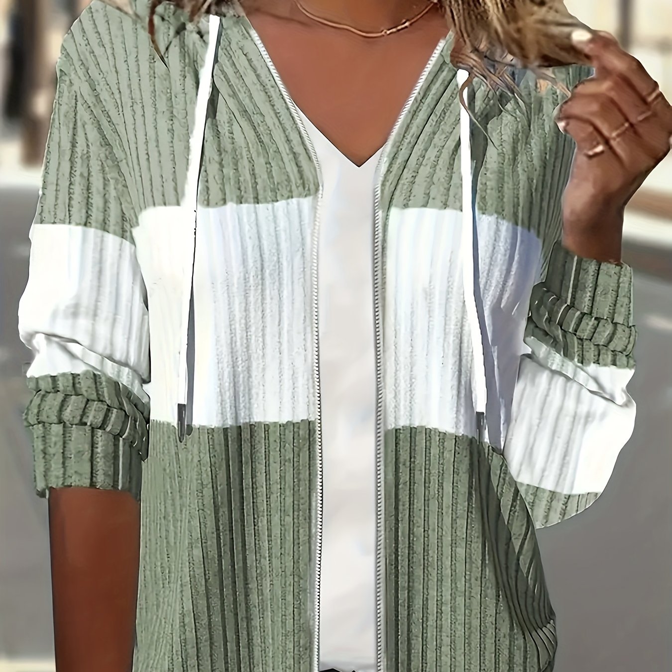Sudadera con Cierre y Bloques de Color Texturizada — Viaestilo