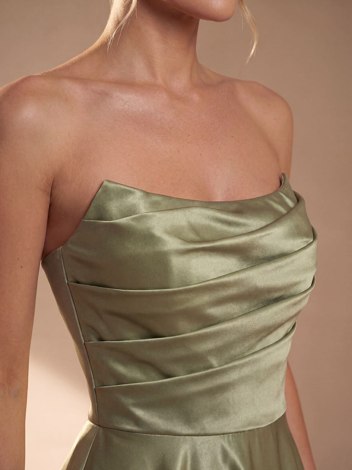 Vestido Largo Mezzaluna de Gala con Corsé Drapeado — Viaestilo