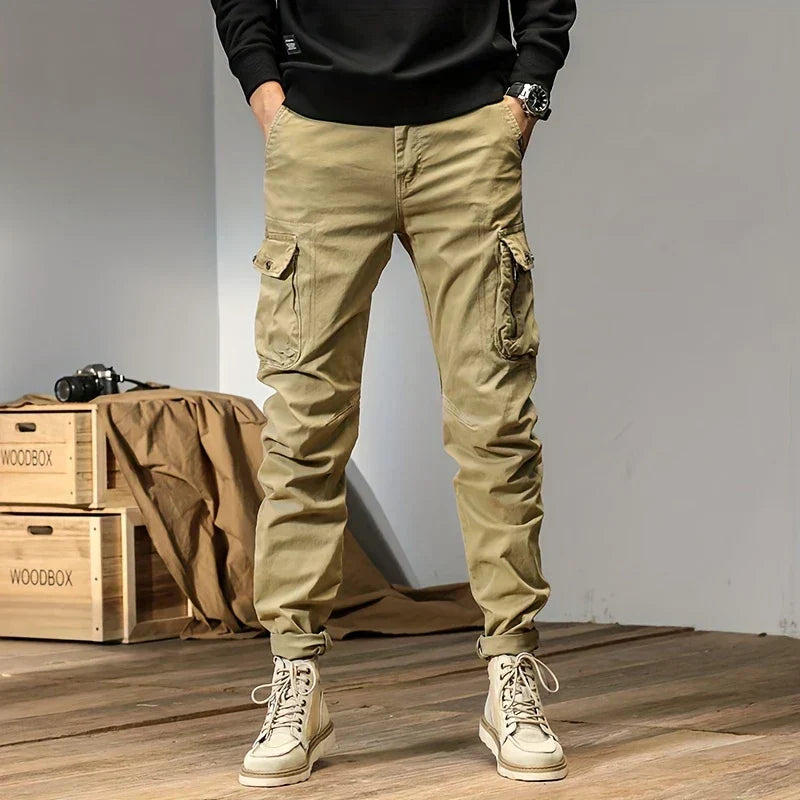 Pantalón Cargo Jogger Slim con Bolsas Múltiples — Viaestilo