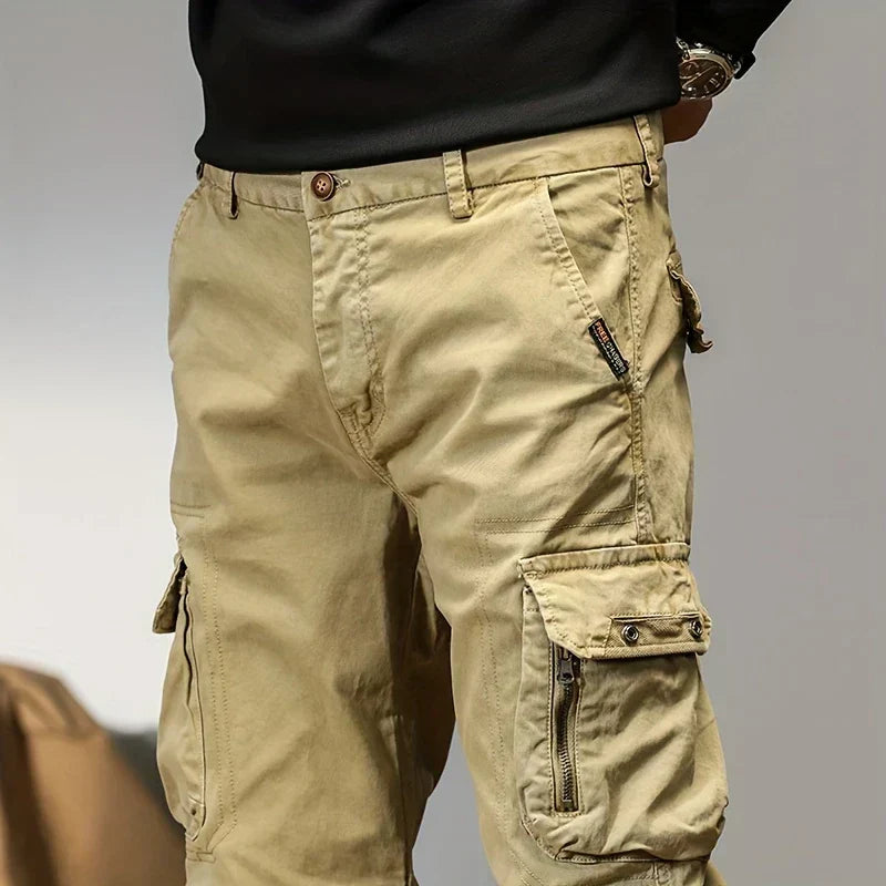 Pantalón Cargo Jogger Slim con Bolsas Múltiples — Viaestilo