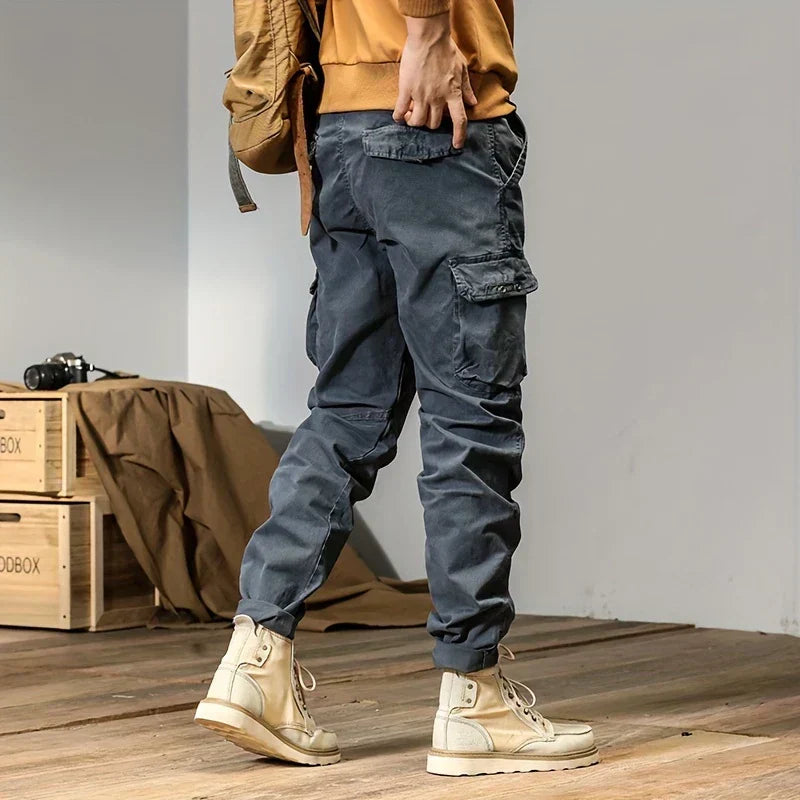 Pantalón Cargo Jogger Slim con Bolsas Múltiples — Viaestilo