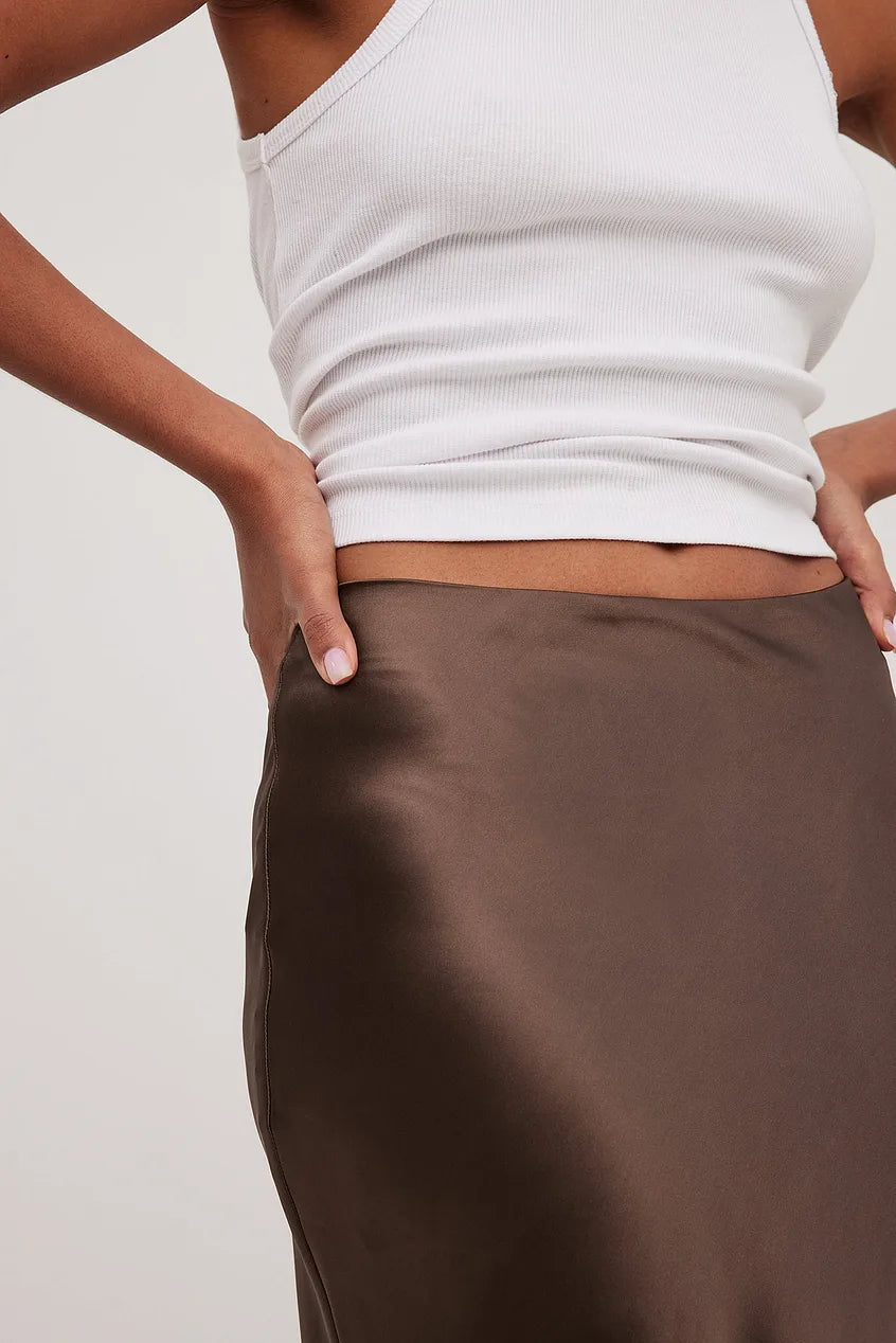Falda Midi de Satín Corte Bies Cintura Alta — Viaestilo