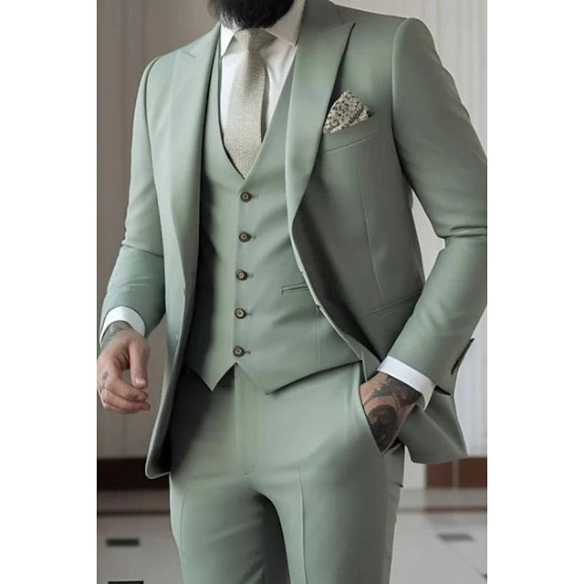 Traje Tres Piezas con Chaleco y Solapa de Pico — Viaestilo