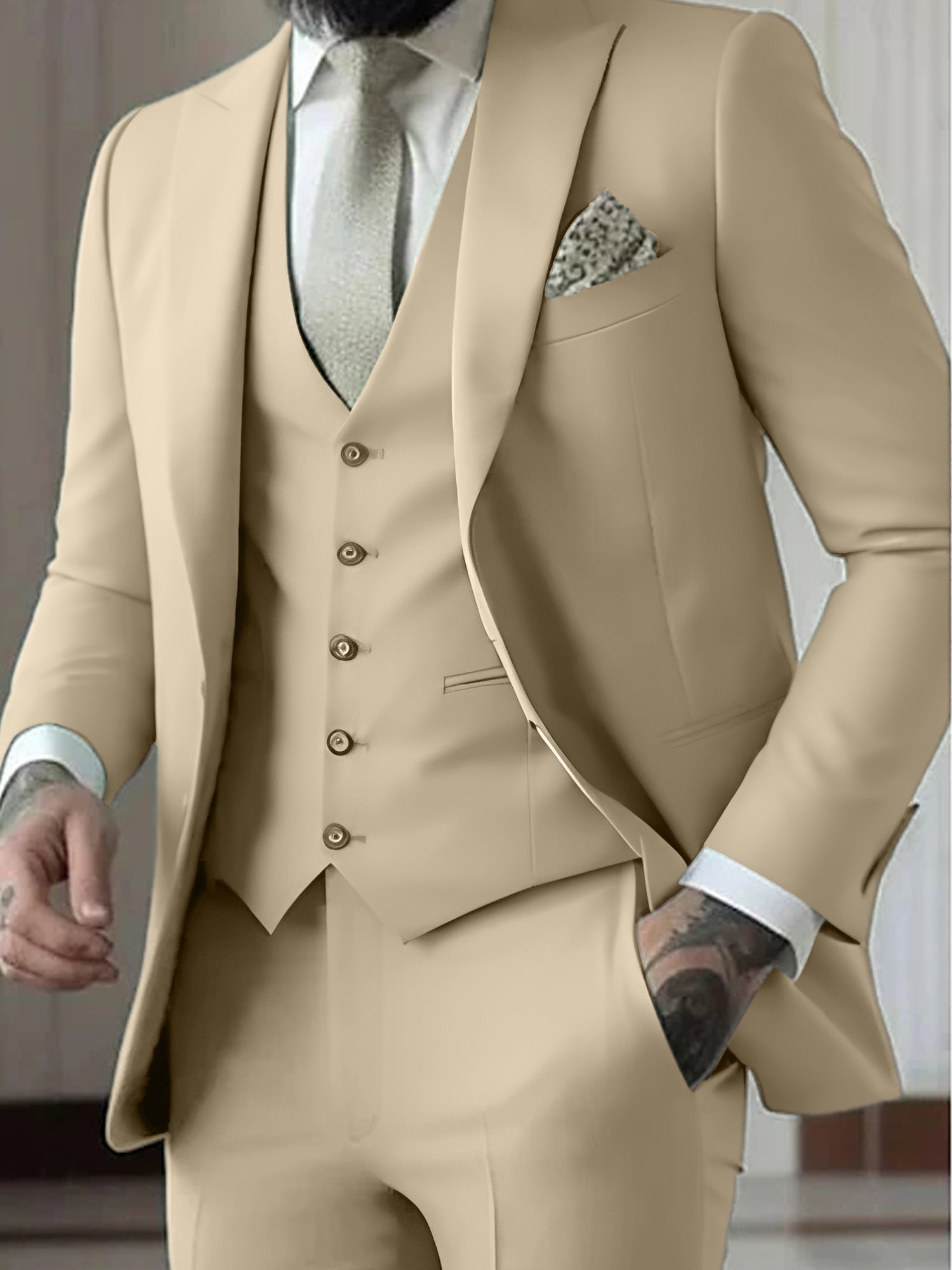 Traje Tres Piezas con Chaleco y Solapa de Pico — Viaestilo
