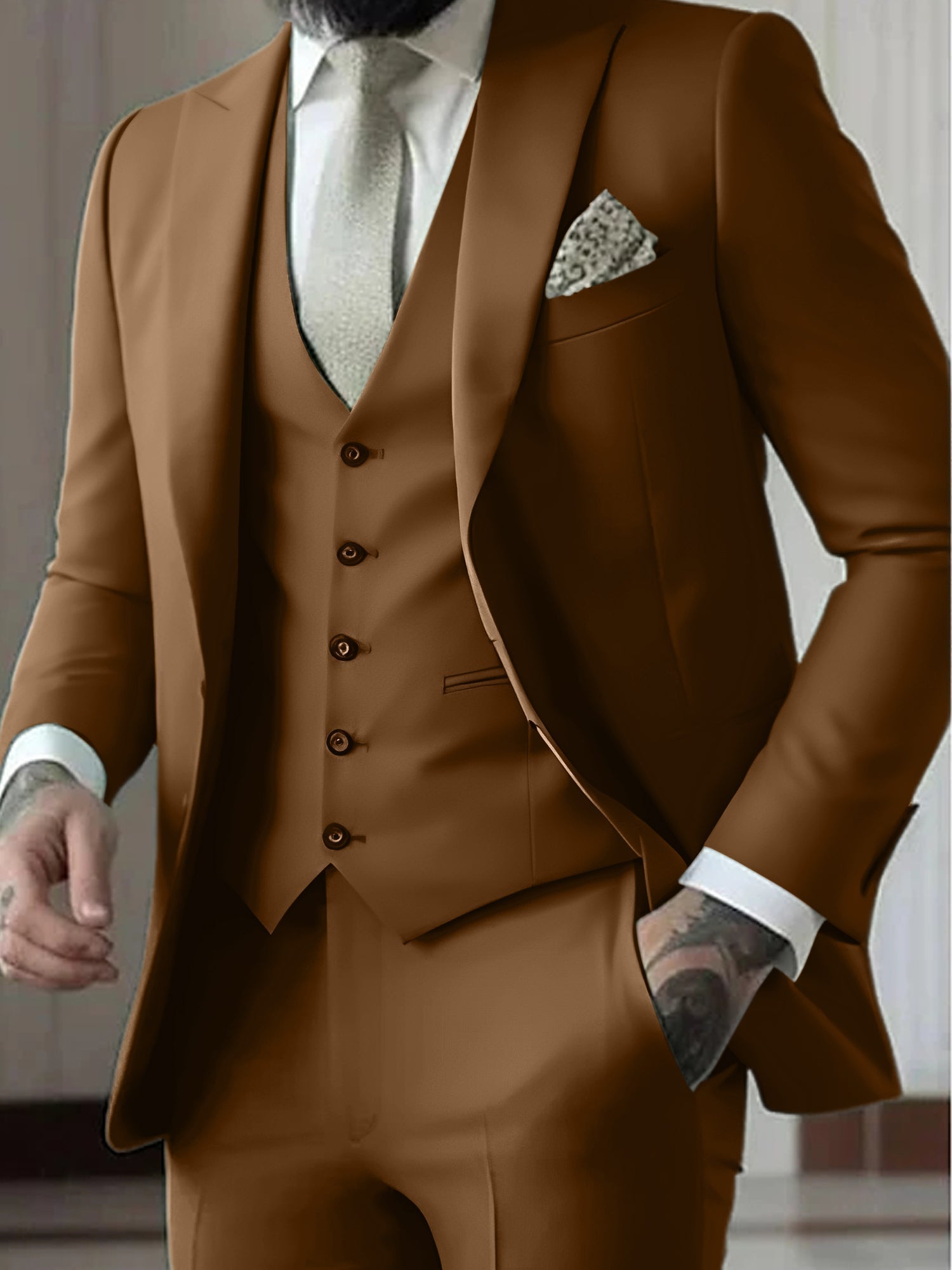 Traje Tres Piezas con Chaleco y Solapa de Pico — Viaestilo