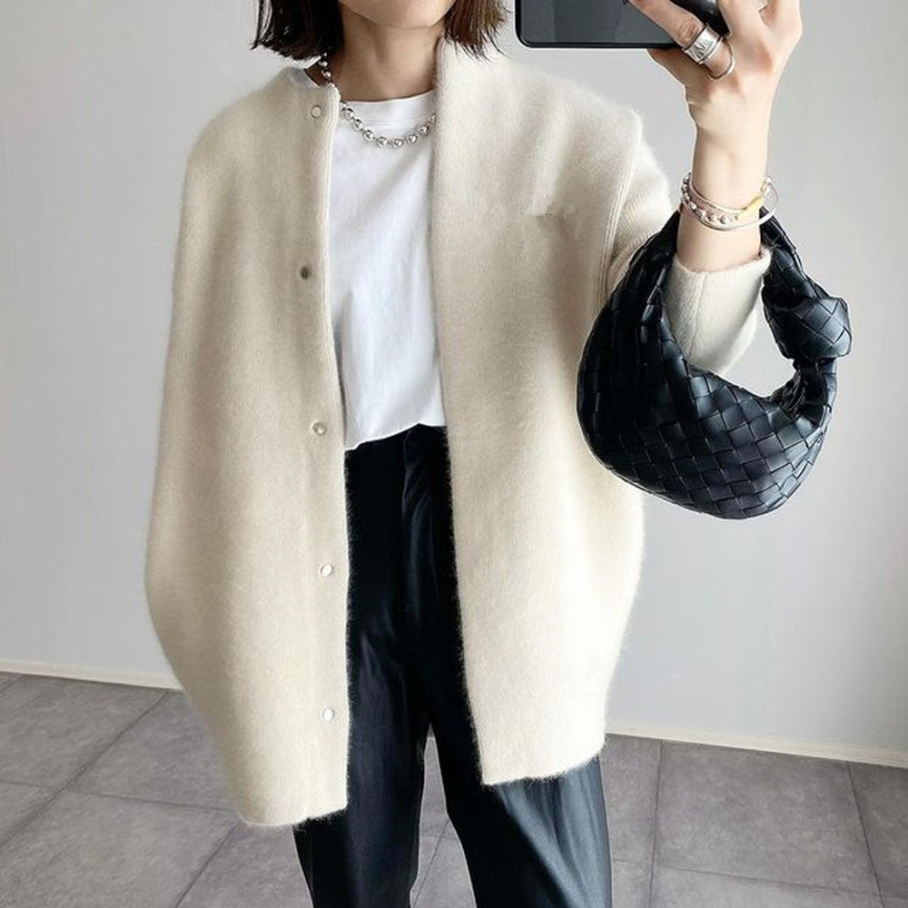 Cárdigan Largo de Punto Fino con Botones y Bolsas — Viaestilo