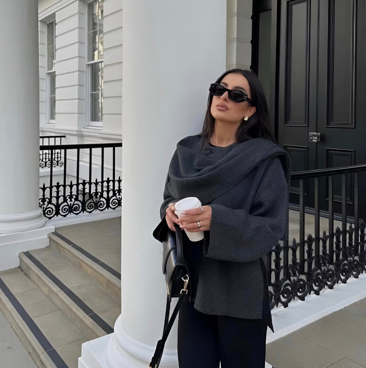 Poncho Capa de Punto con Cuello Drapeado — Viaestilo